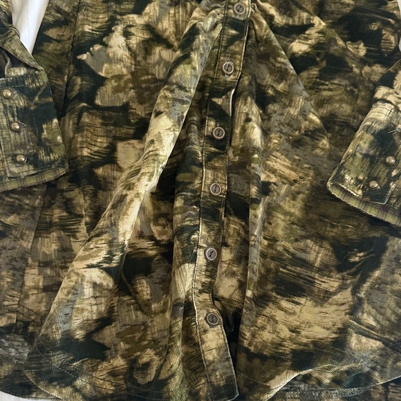 Women’s Olive Green Long Button-Up Shirt Jacket - Picture 5 of 9